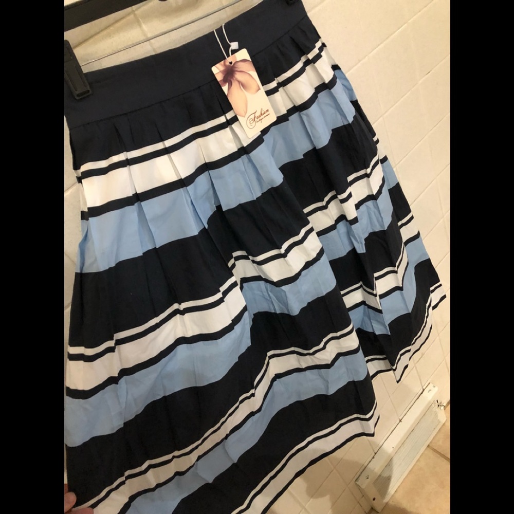 🌺SALE 2/$12 3/$15 NWT boutique flare skirt